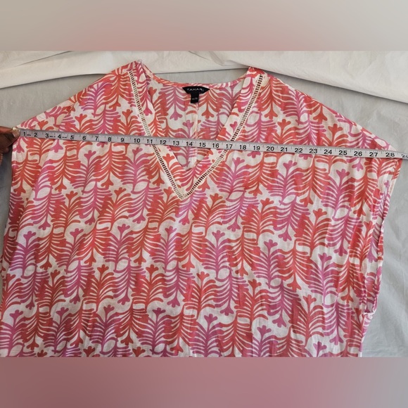 Tahari Coverup Tunic Top.
Pink/White
Size XXL - Picture 11 of 12